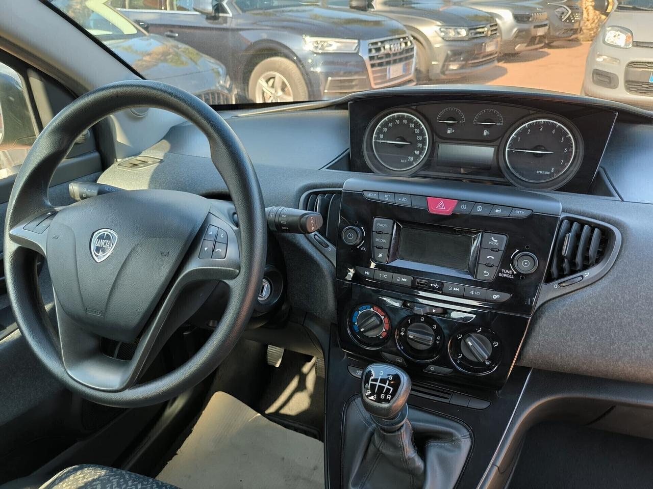 Lancia Ypsilon 1.0 FireFly 5 porte S&S Hybrid Ecochic Silver