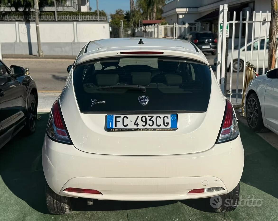 Lancia Ypsilon 2016 GPL di serie