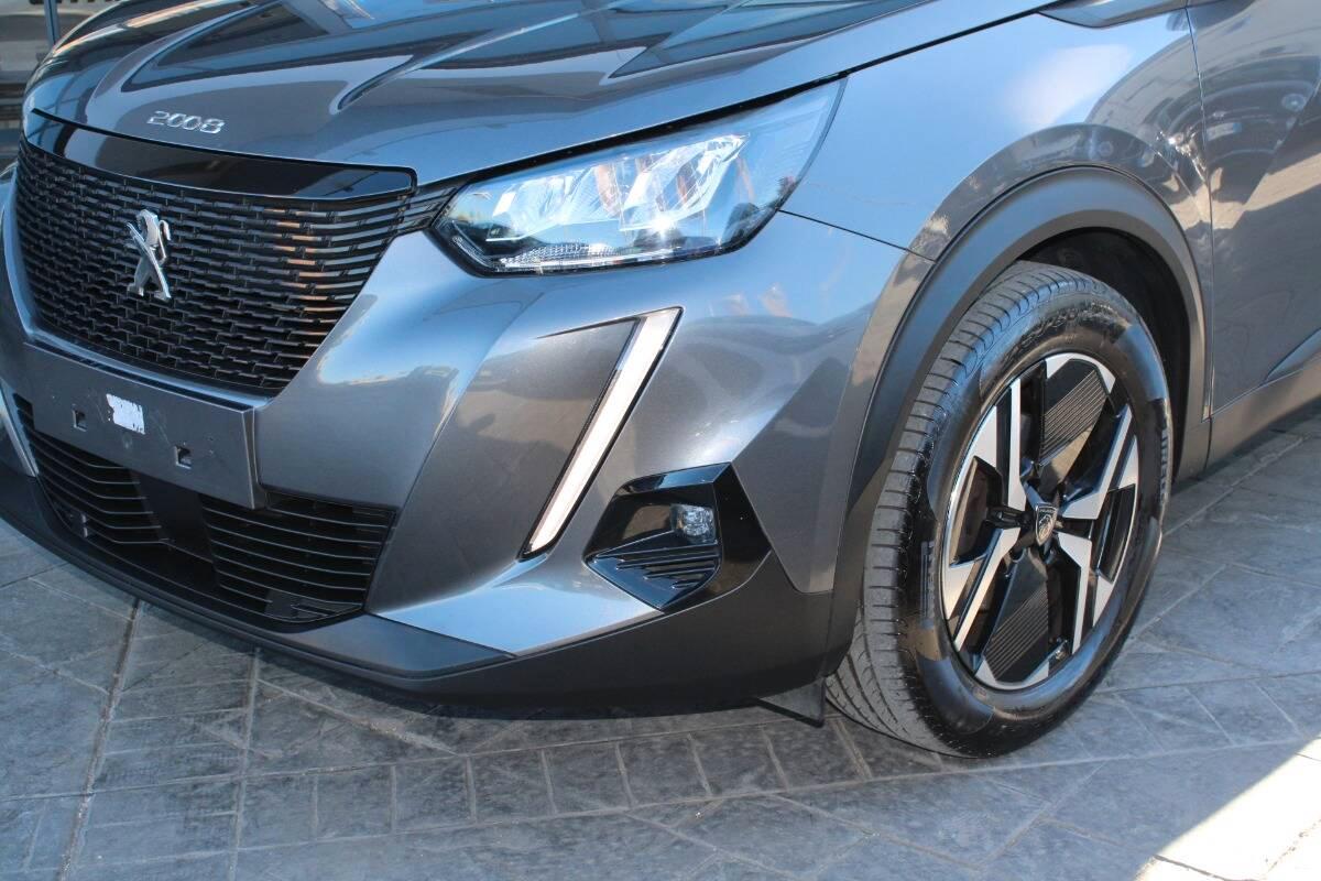Peugeot 2008 1.5 bluehdi Active s&s 100cv Con NAVIGATORE