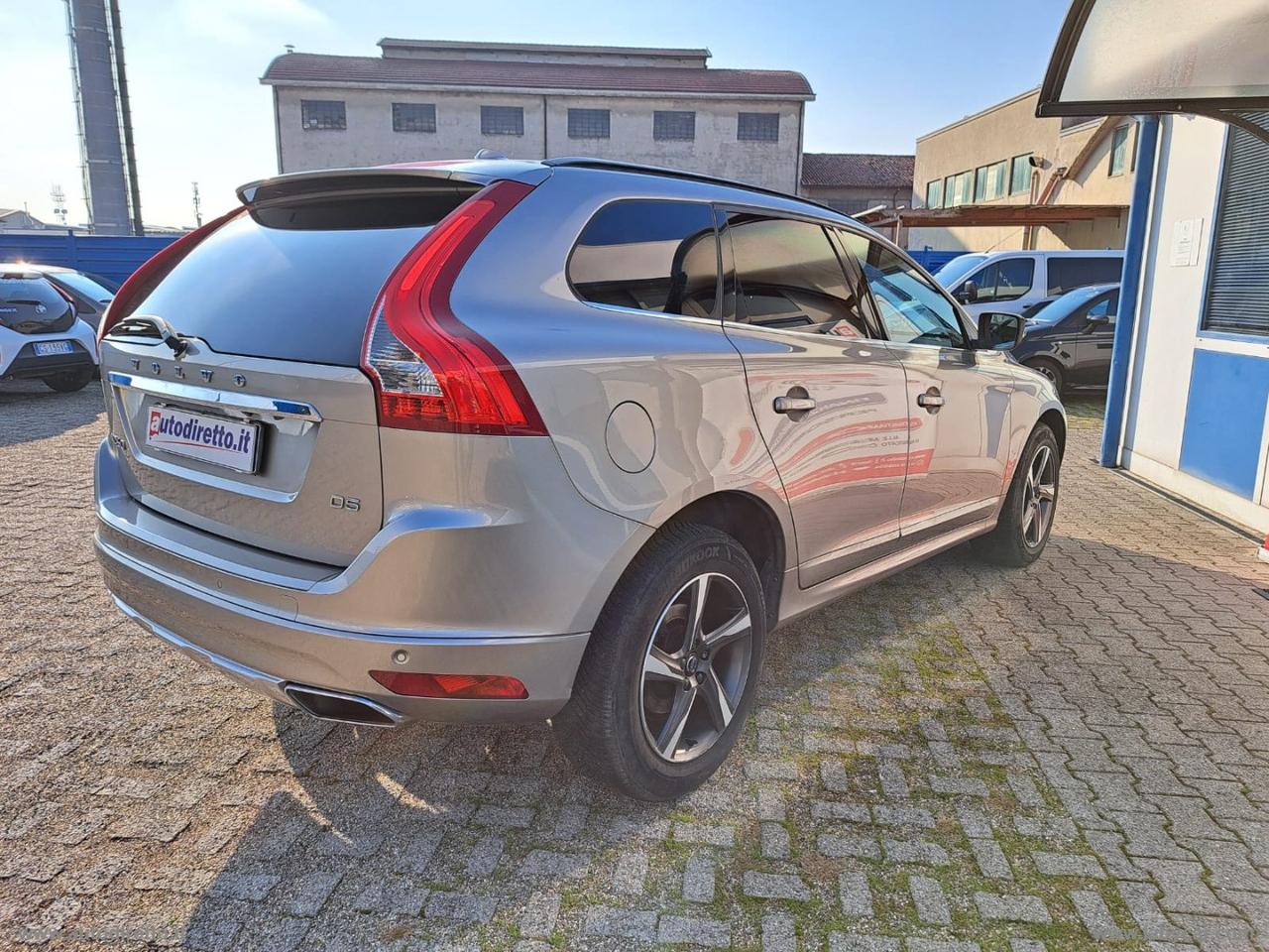 VOLVO XC60 D4 Geartronic R-design Momentum