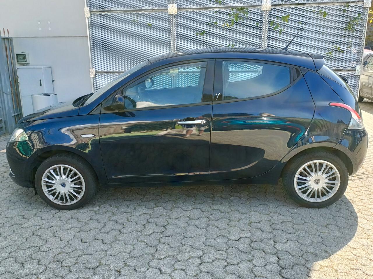 Lancia Ypsilon 1.2 69 CV 5 porte Gold