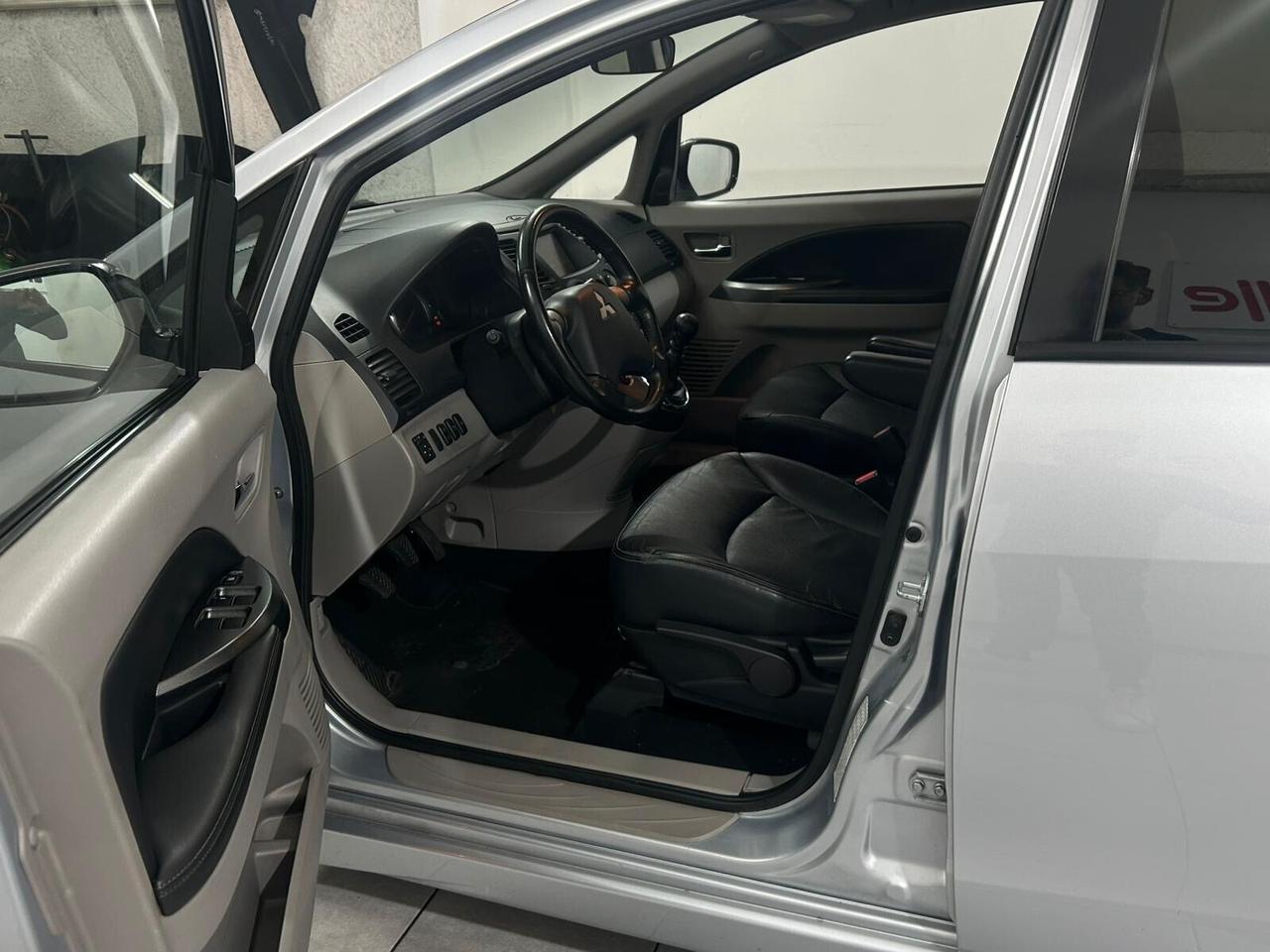 Mitsubishi Grandis 2.0 DI-D 7 posti Intense