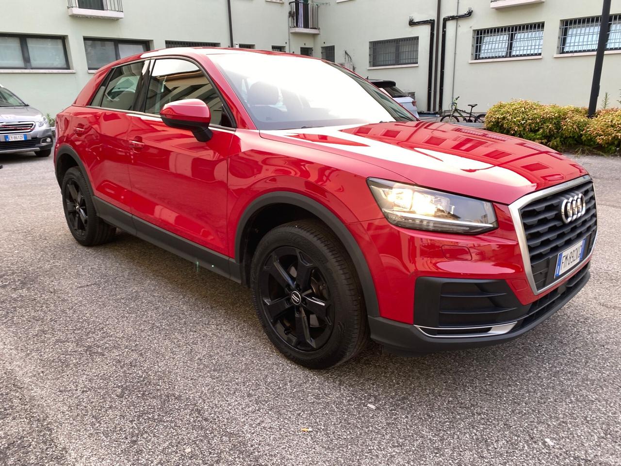 Audi Q2 1.6 TDI Business RED