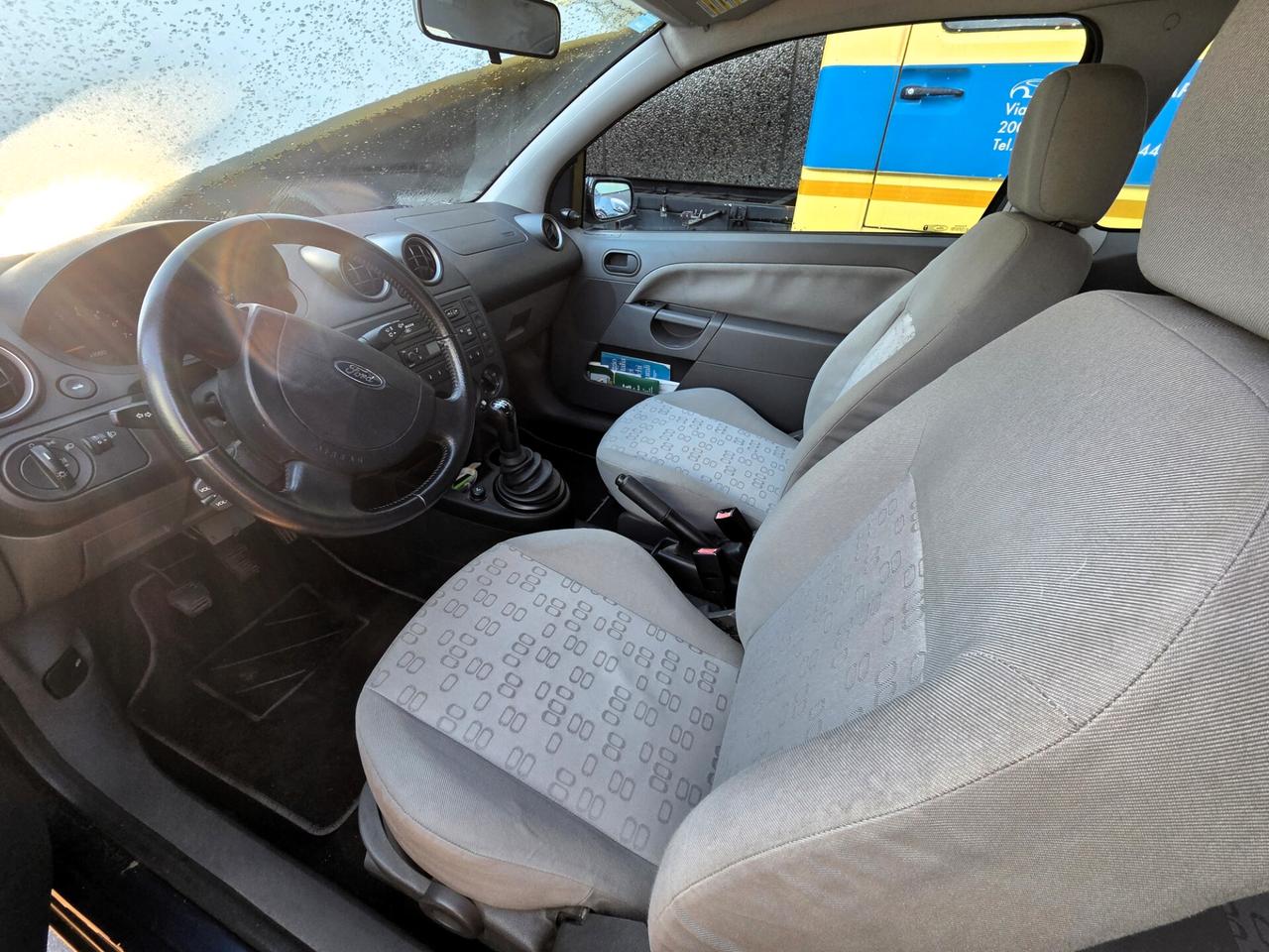 Ford Fiesta 1.2 16V 3p. Ambiente