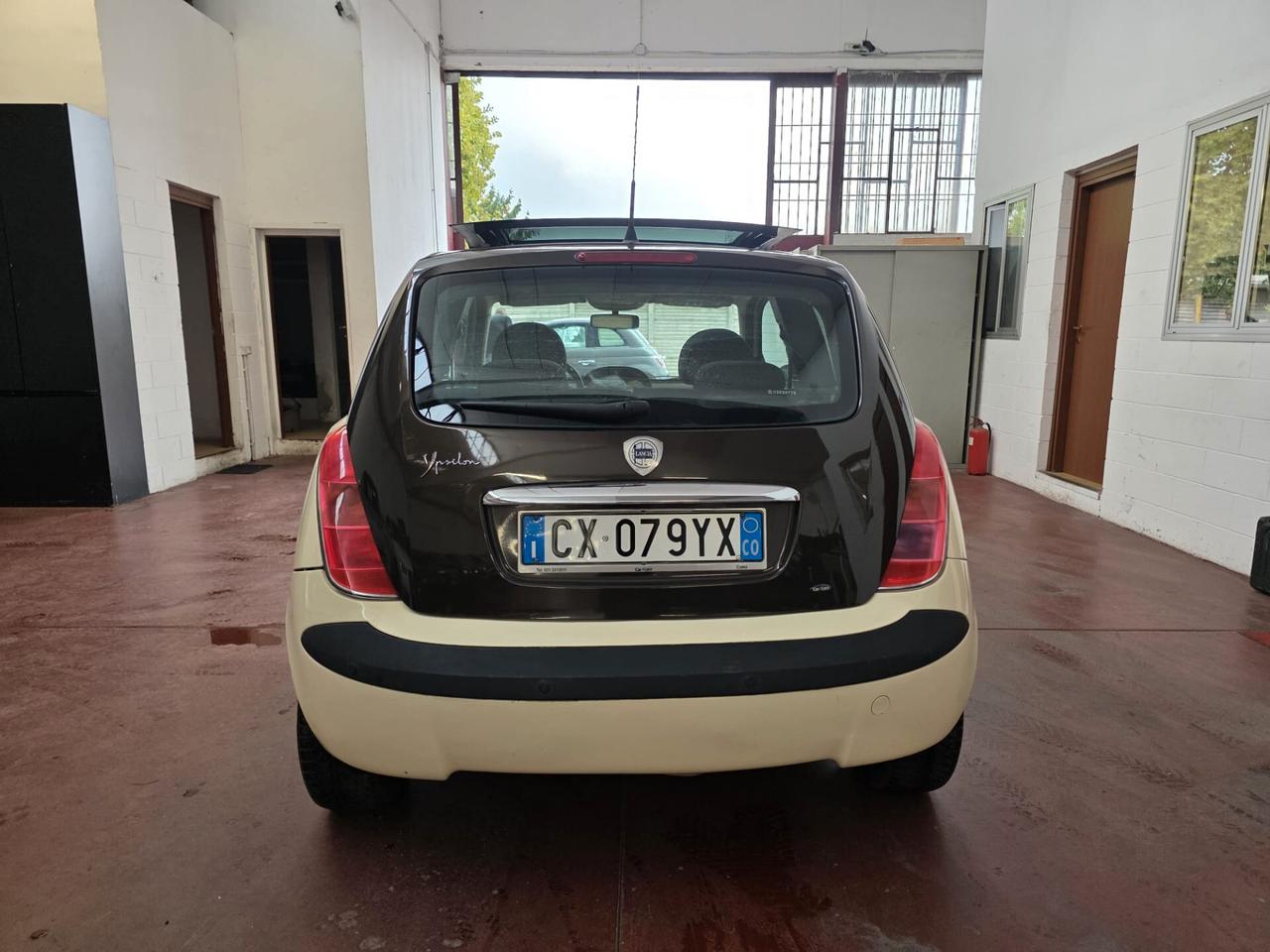 Lancia Ypsilon 1.4 16V Platino NEOPAT AUTOMATICA