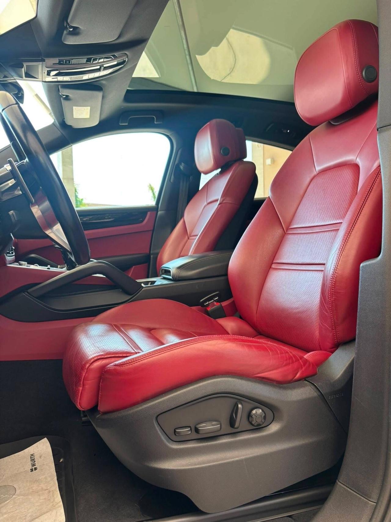 Porsche Cayenne 3.0 V6 E-Hybrid Platinum Edition '^'^'^