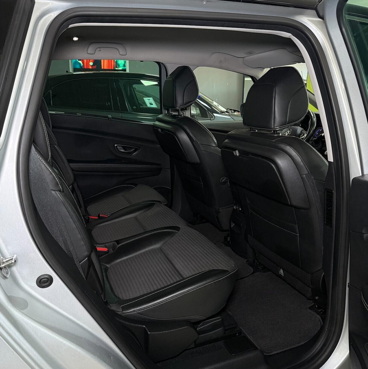 Renault Grand Scenic - 7 Posti - INITIALE PARIS