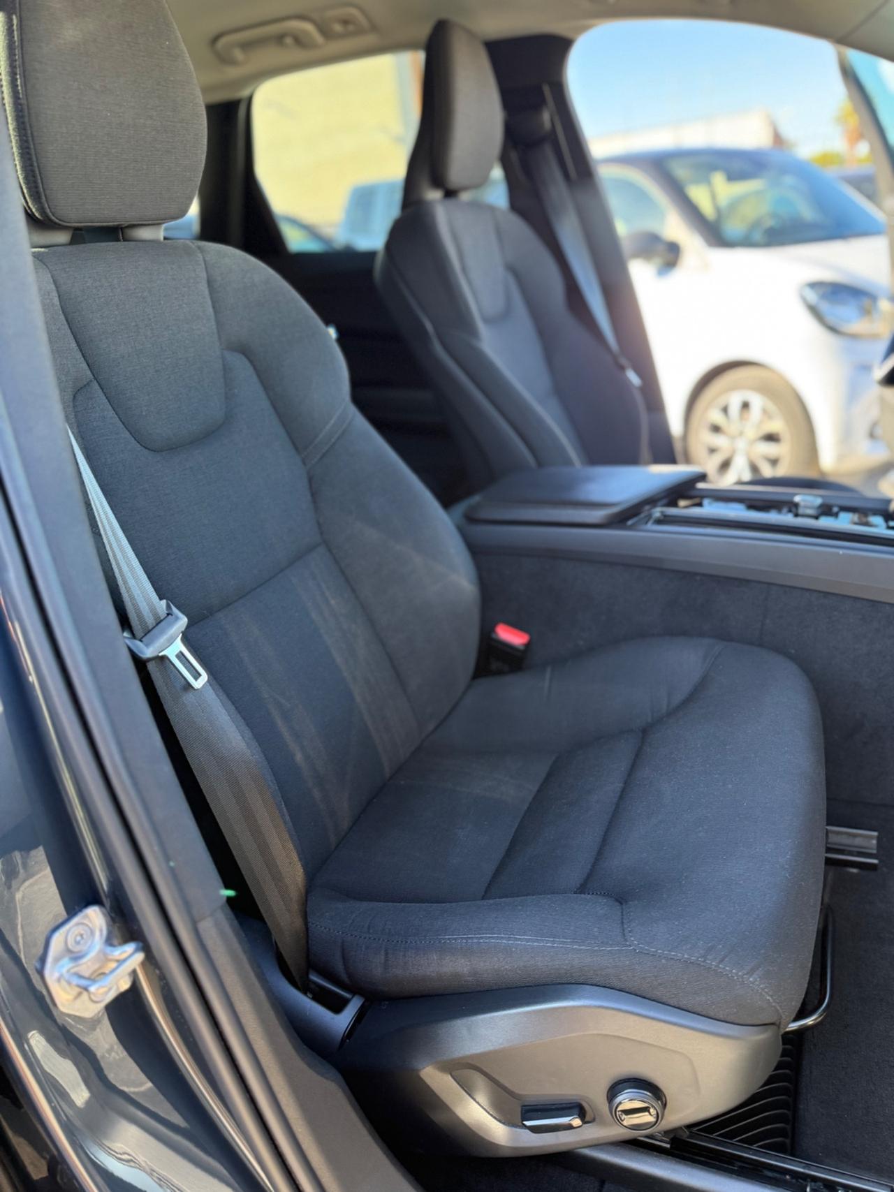 Volvo XC 60 XC60 B4 (d) AWD Geartronic Momentum