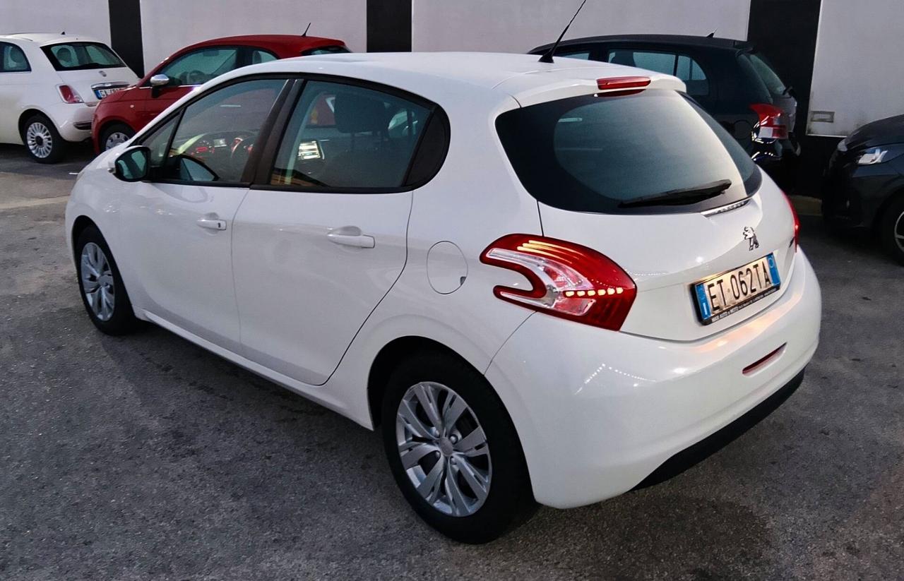 Peugeot 208 anche SENZA BUSTA PAGA