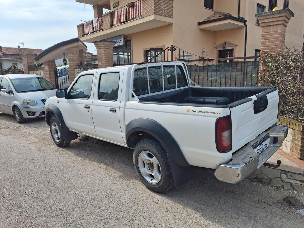 Nissan Navara 2.5 dCi 4 porte Double Cab SE gancio traino