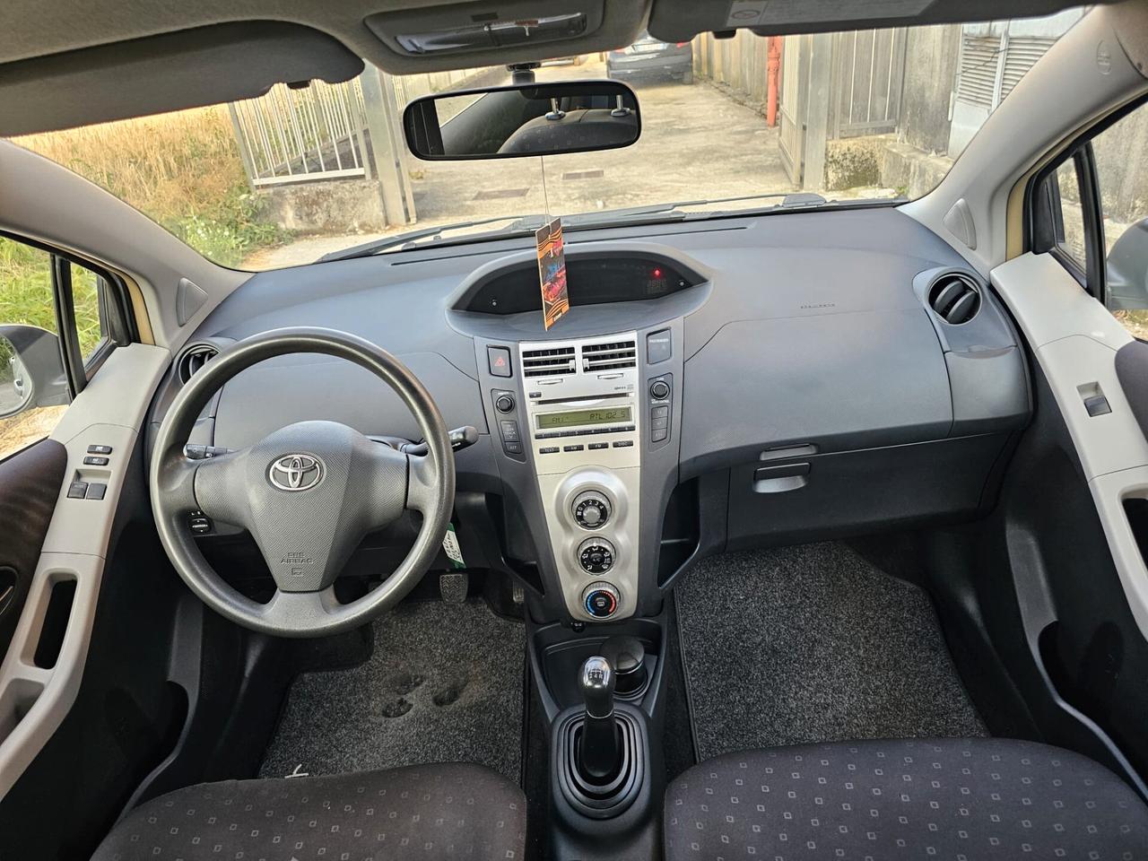 Toyota Yaris 1.0 5 porte