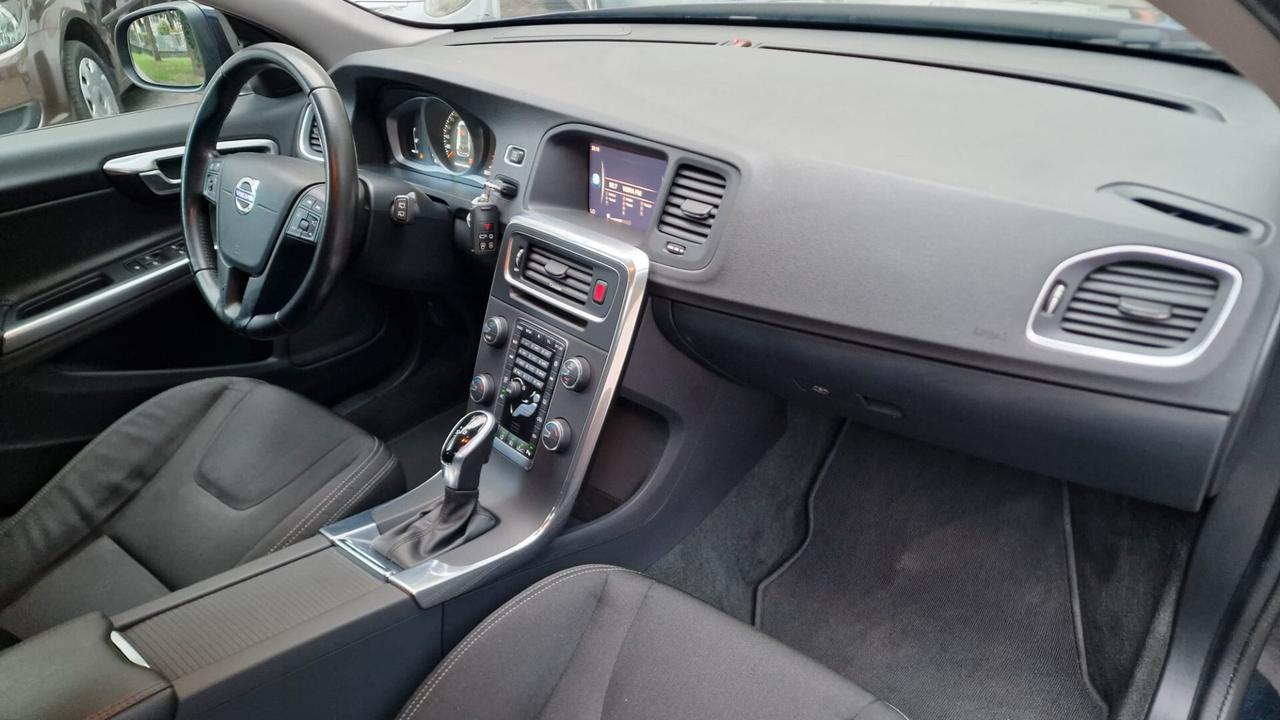Volvo V60 D2 Geartronic Edition x Neopatentati