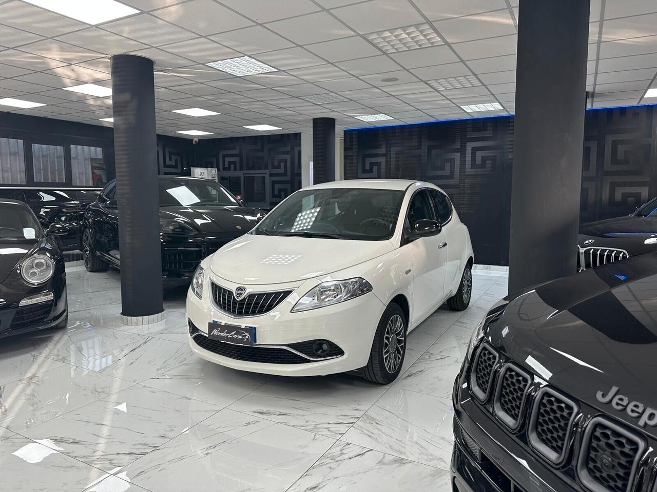 Lancia Ypsilon FireFly S&S Ecochic Silver 2021 1.0 Ibrido/Benzina