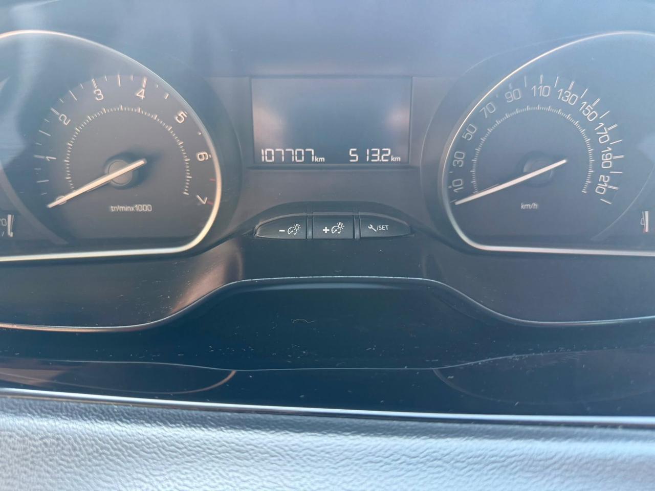 Peugeot 208 PureTech 82 5 porte Allure