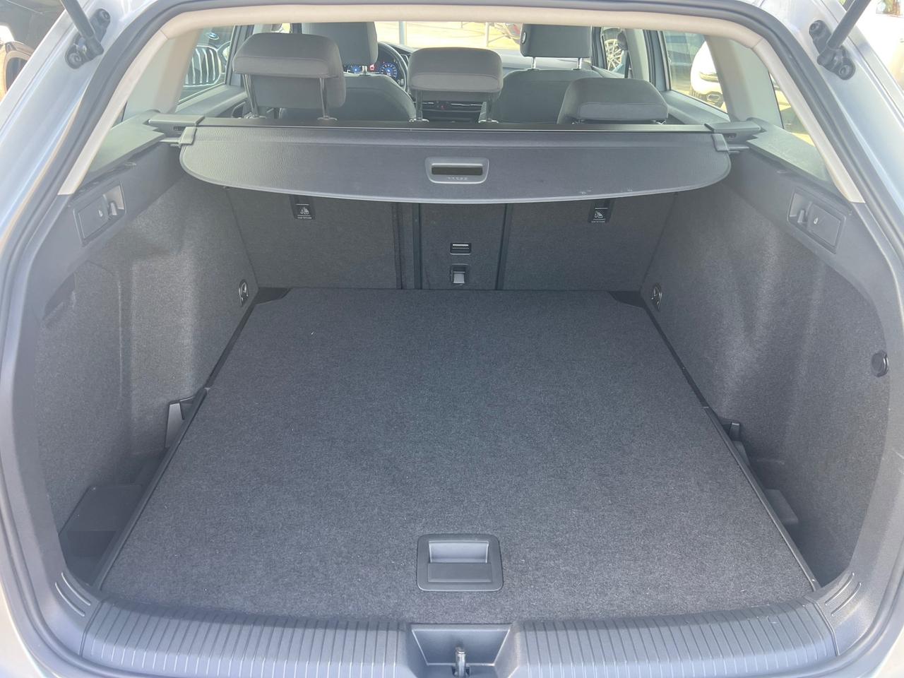 Volkswagen Golf Variant 2.0 TDI SCR Life FINANZIABILE