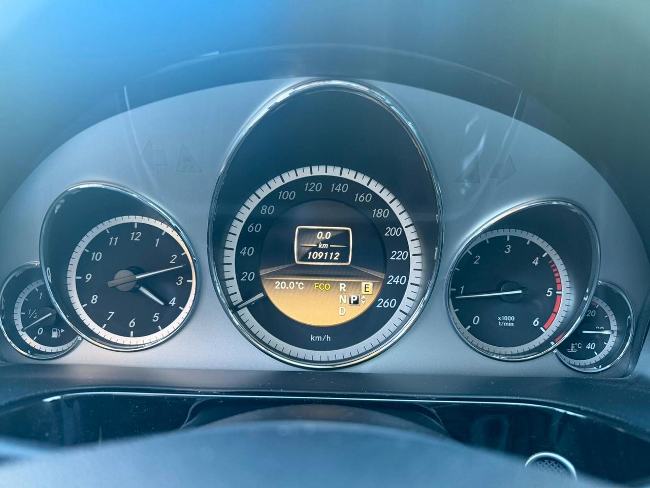 Mercedes-benz E 220 CDI BlueEFFICIENCY Avantgarde