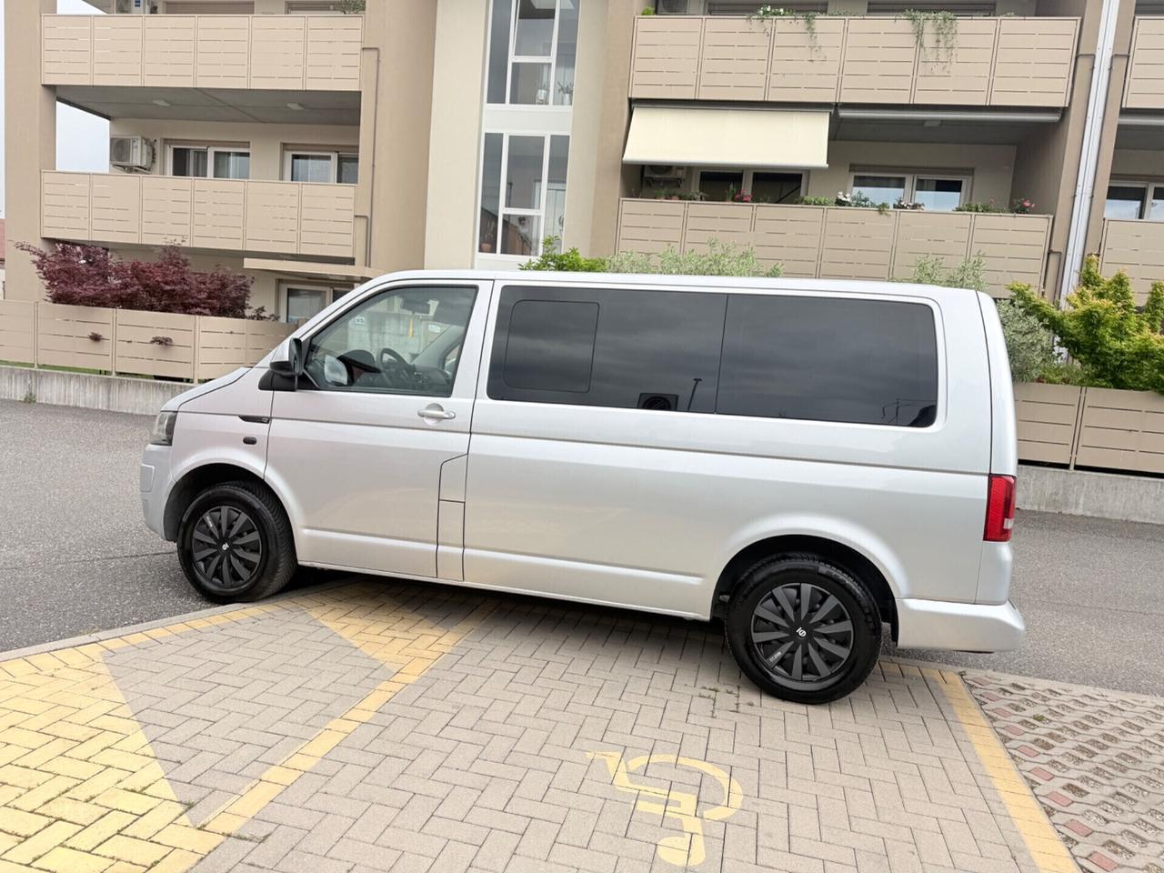 Volkswagen Multivan 2.0 TDI 140CV 9 posti