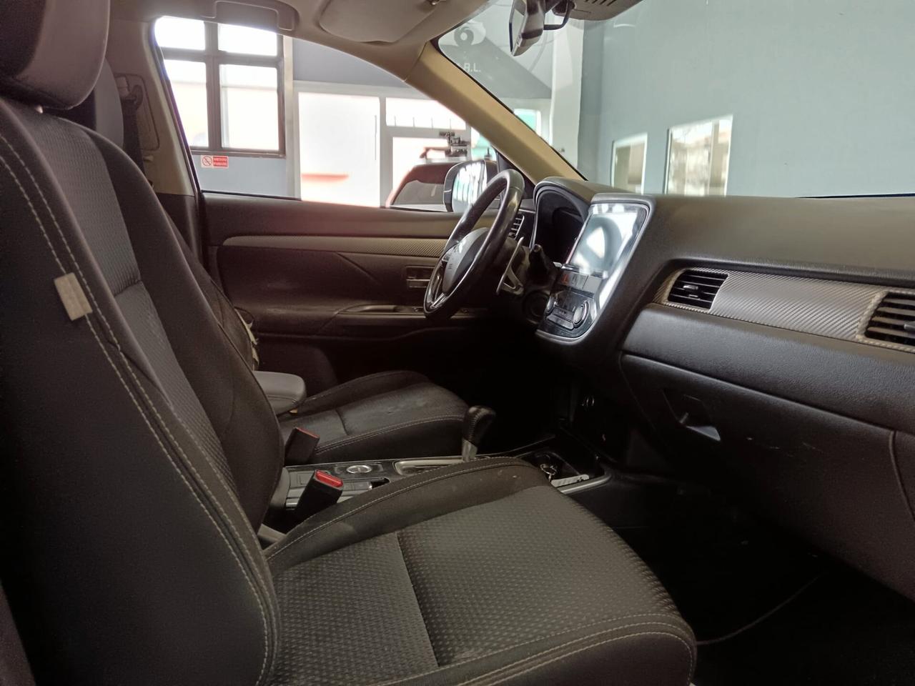 Mitsubishi Outlander 7 posti 4x4 Diesel Automatica