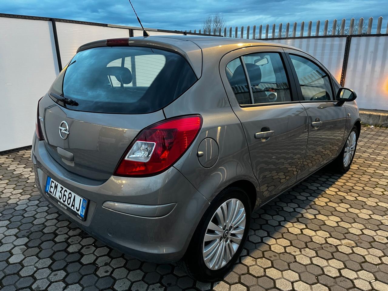 Opel Corsa 1.2 5 porte One