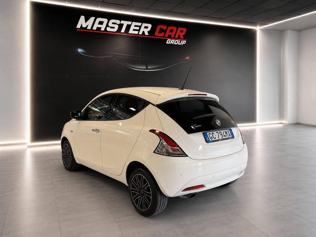Lancia Ypsilon 1.0 FireFly 5 porte S&S Hybrid Ecochic Gold
