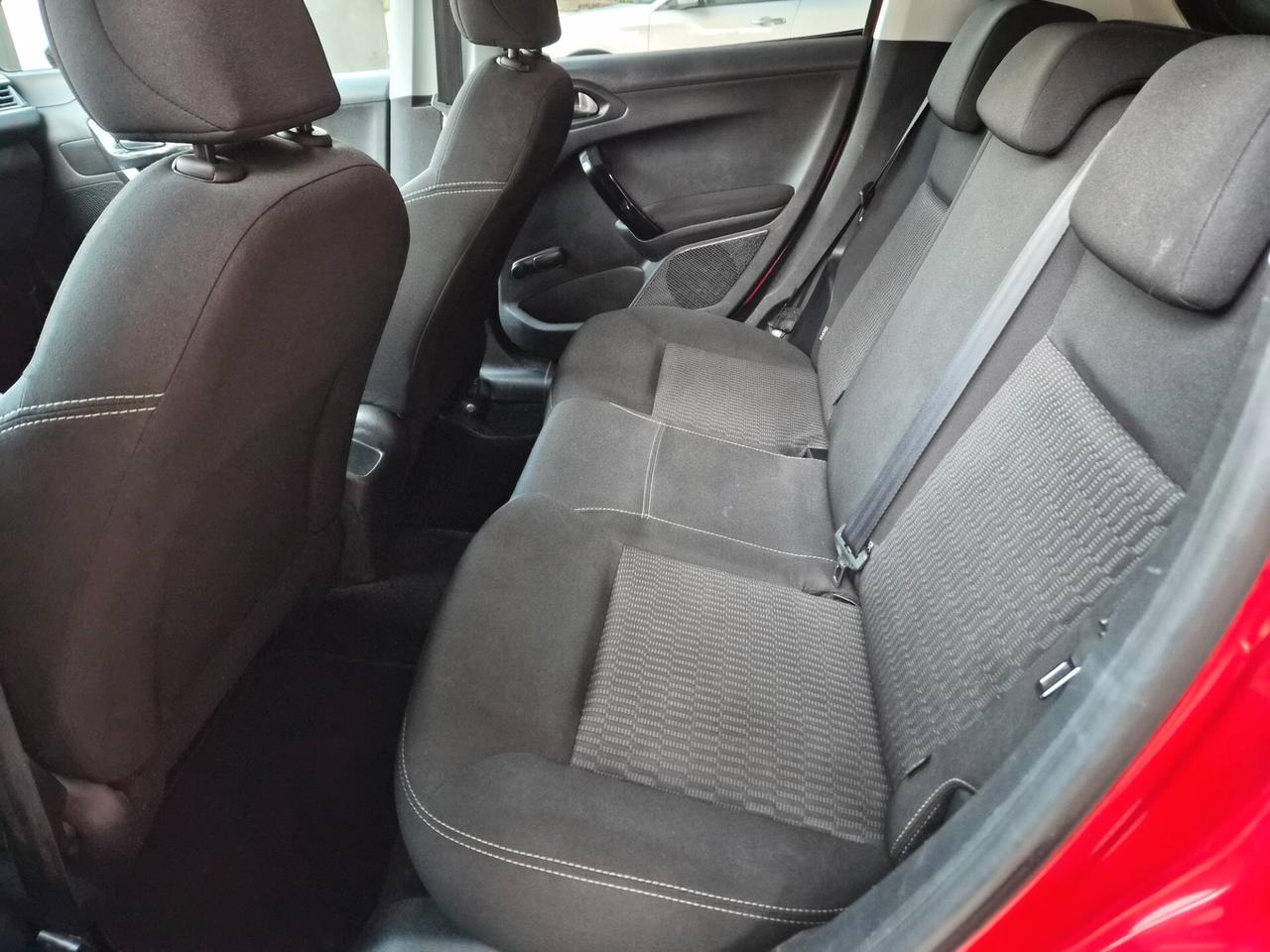 Peugeot 208 PureTech 82 5p. GPL Allure