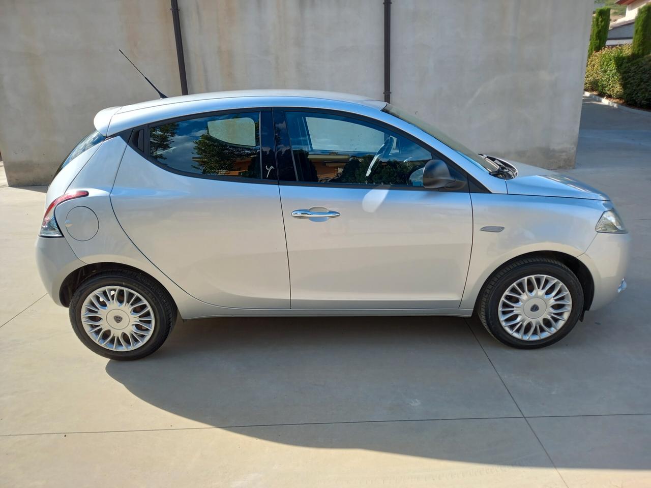 Lancia Ypsilon 1.2 69 CV 5 porte Gold