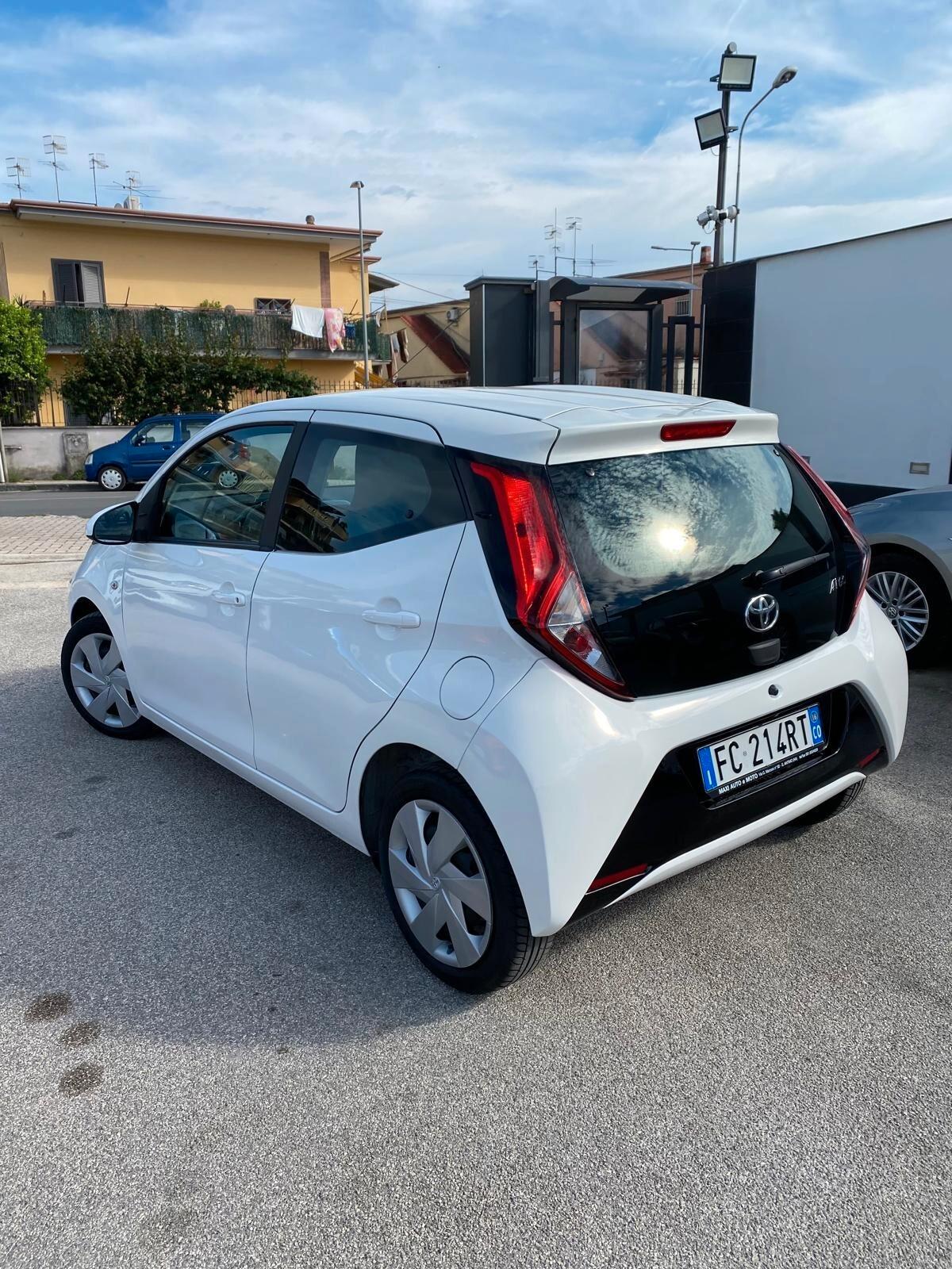 Toyota Aygo 1.0 VVT-i 69 CV 5 porte x-cool