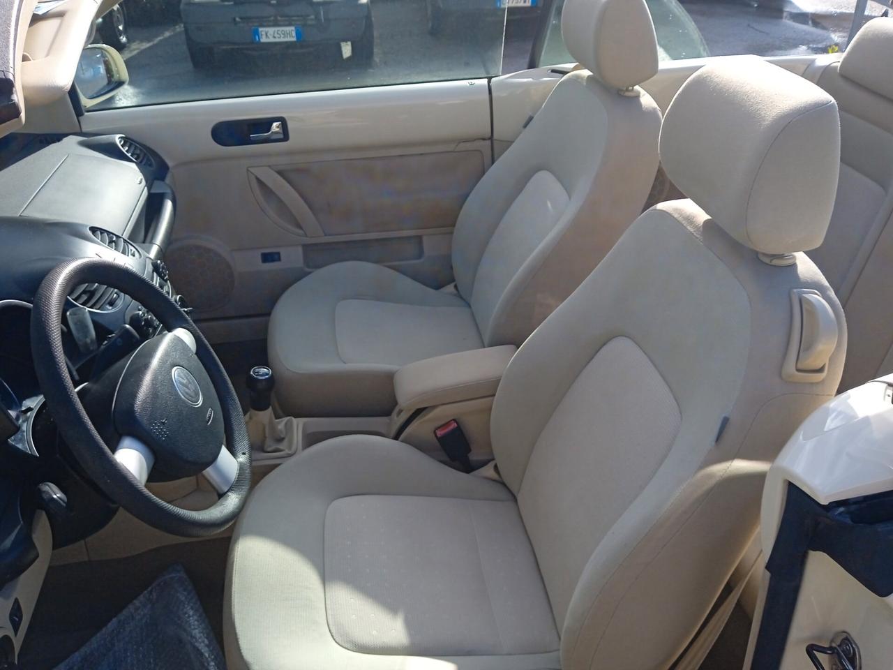 Volkswagen New Beetle 1.6 Cabrio ASI