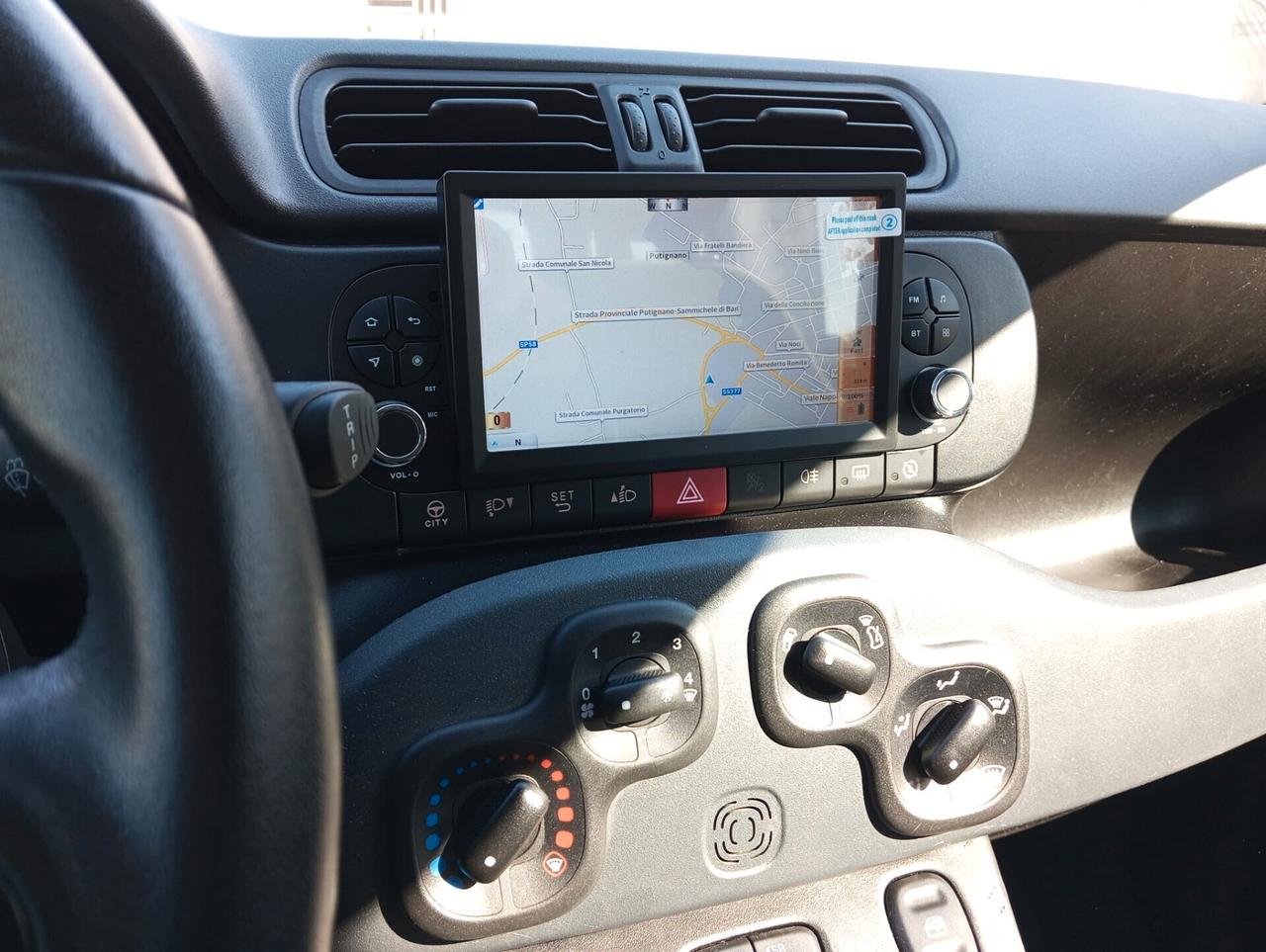 Fiat Panda 1.0 Hybrid Pandina con NAVI e RETRO