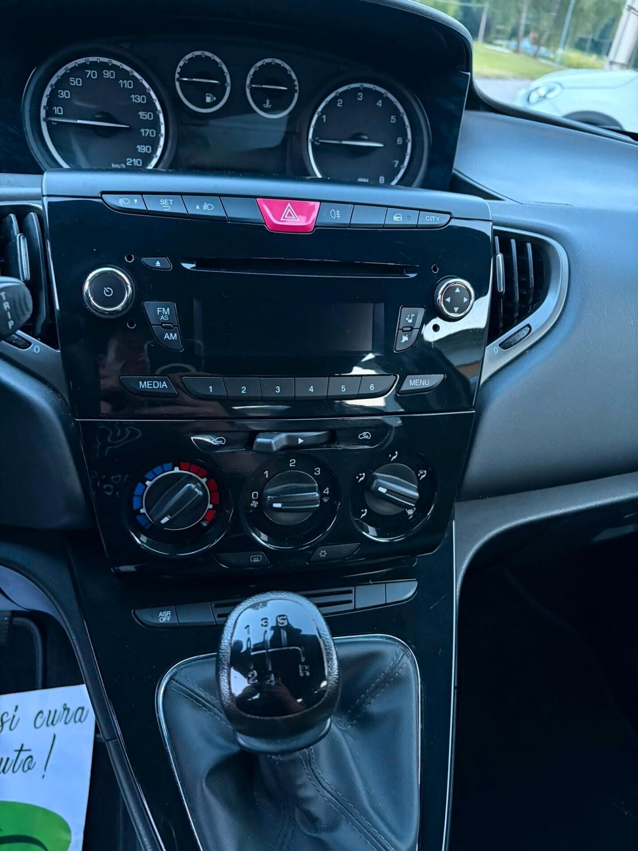 Lancia Ypsilon 1.2 69 CV 5 porte S&S Silver