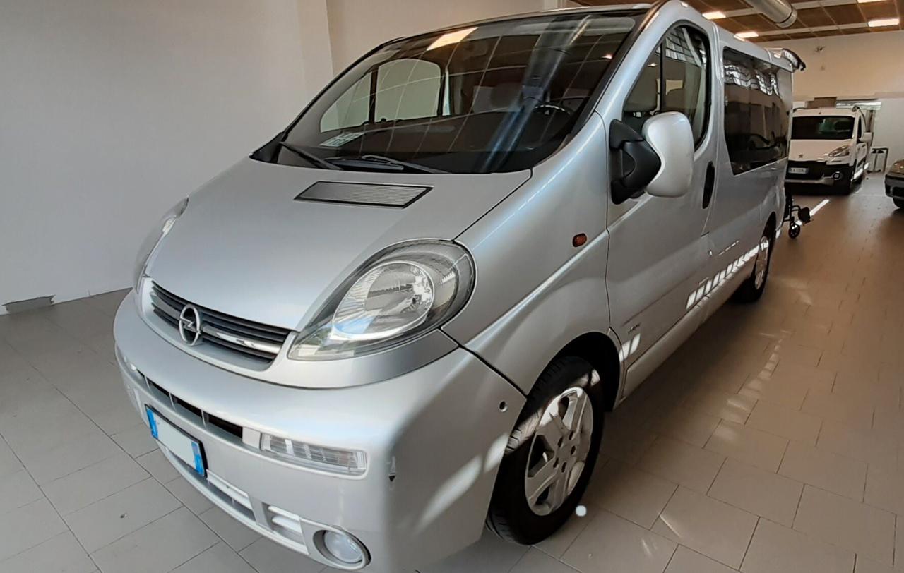 Opel Vivaro trasporto disabili pedana Focaccia