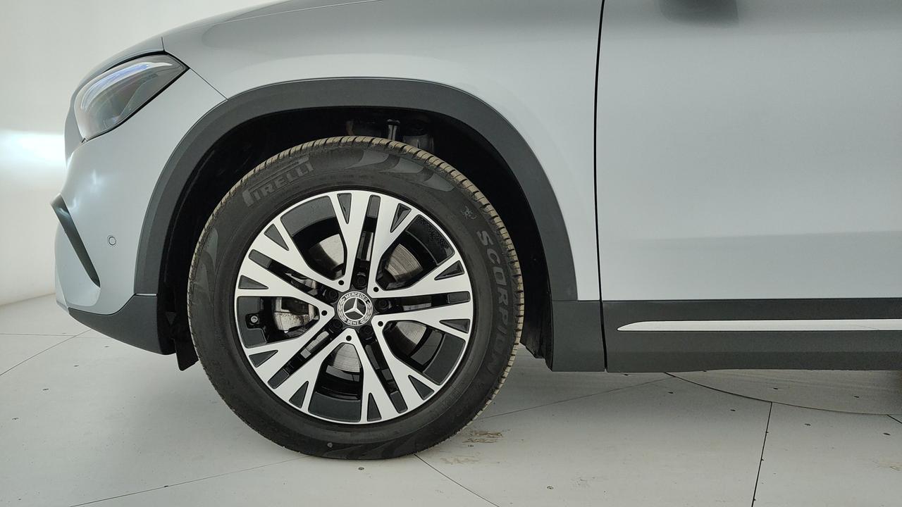 Mercedes-Benz GLA 180 d Progressive Advanced auto