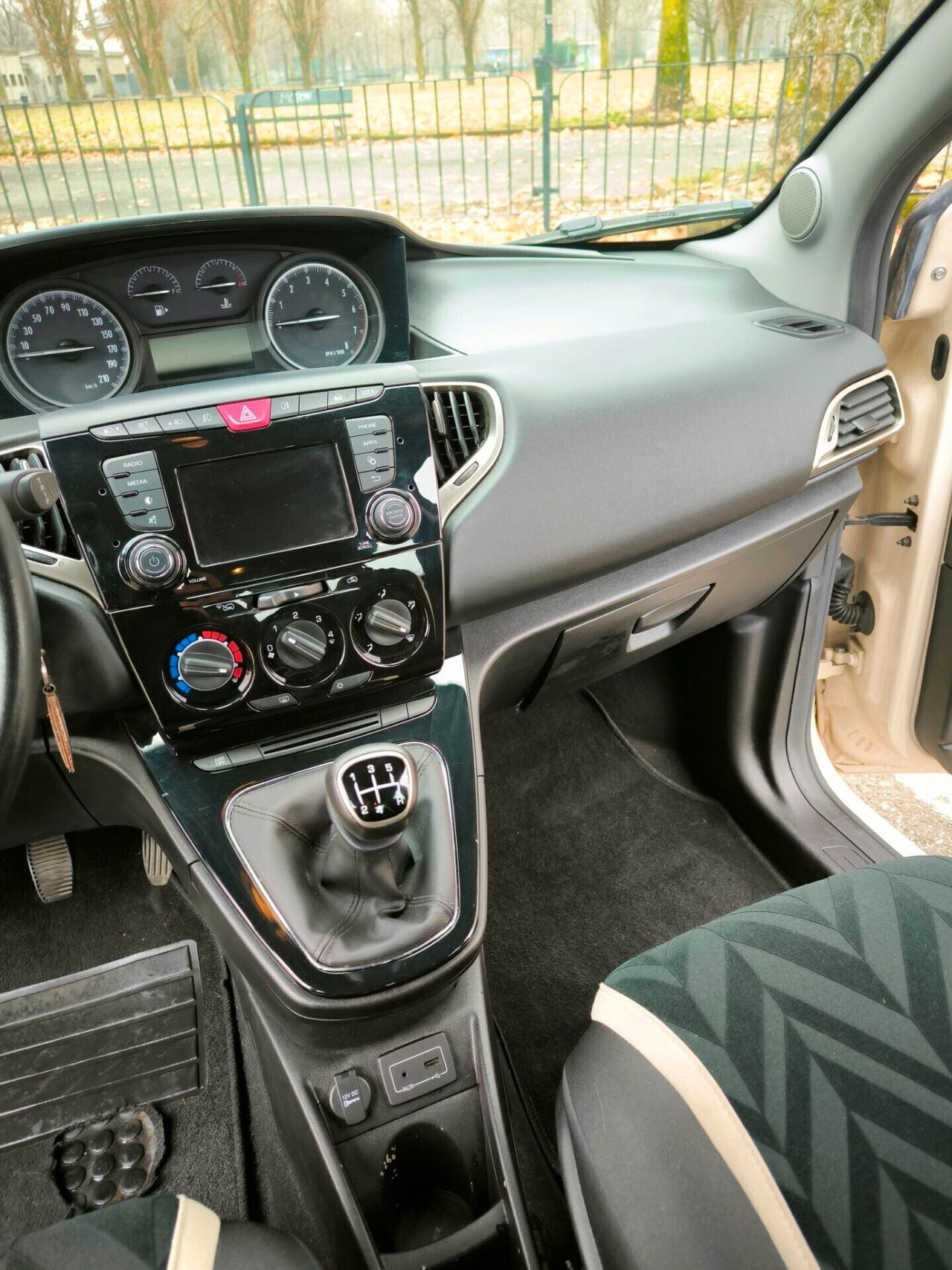 Lancia Ypsilon 1.2 69 CV 5 porte Platinum