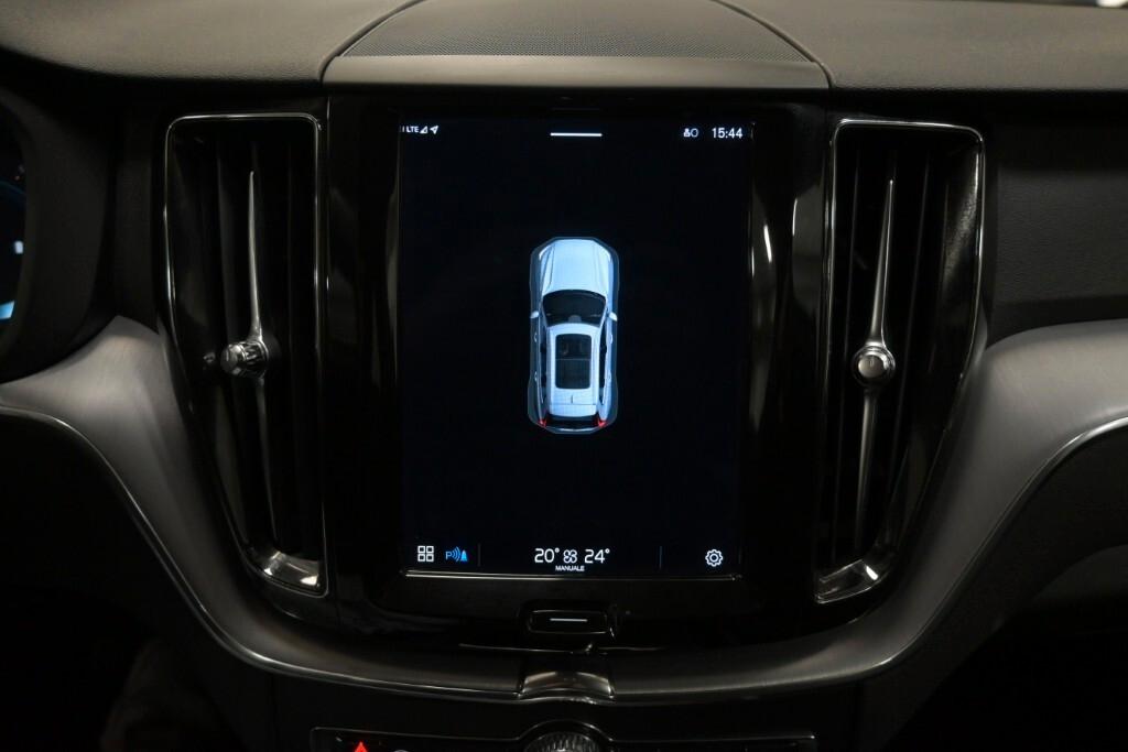 VOLVO XC60 2.0D 197CV B4 (D) GEARTRONIC MOMENTUM ( FARI LED - COCKPIT - NAVI - SENSORI POST. - CERCHI 18 )