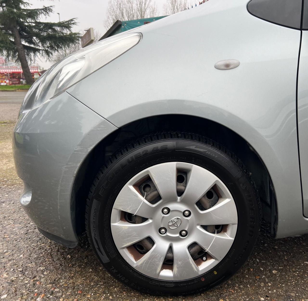 Toyota Yaris 1.0 5 porte Sol