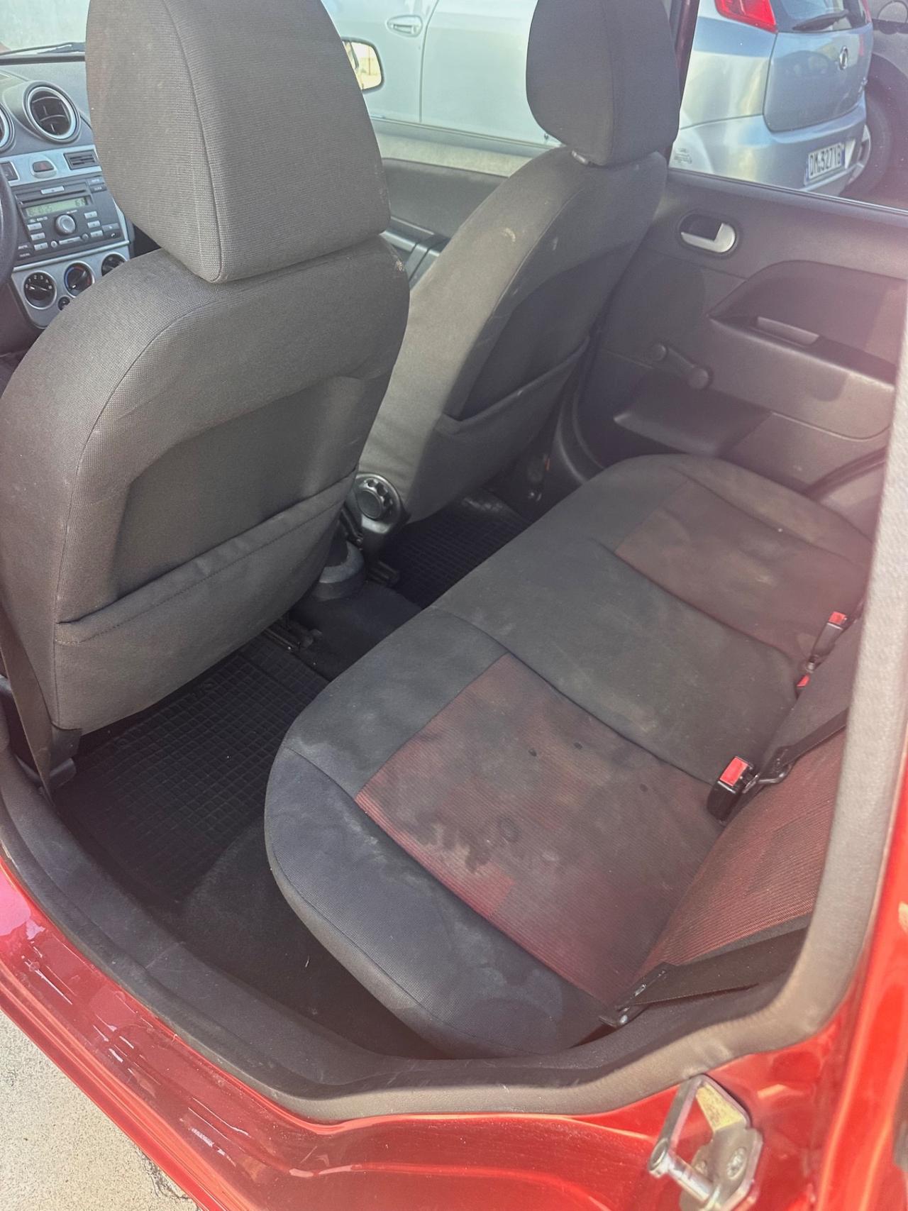 Ford Fiesta 1.4 TDCi 68cv 5p Ghia