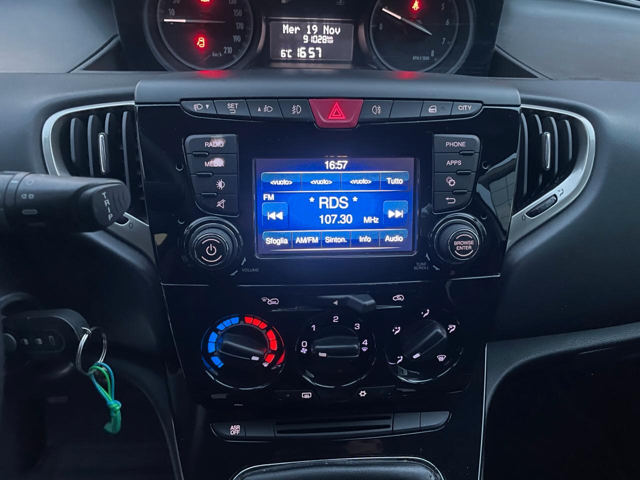 Lancia Ypsilon 1.2 Platinum 69cv NEOPATENTATI