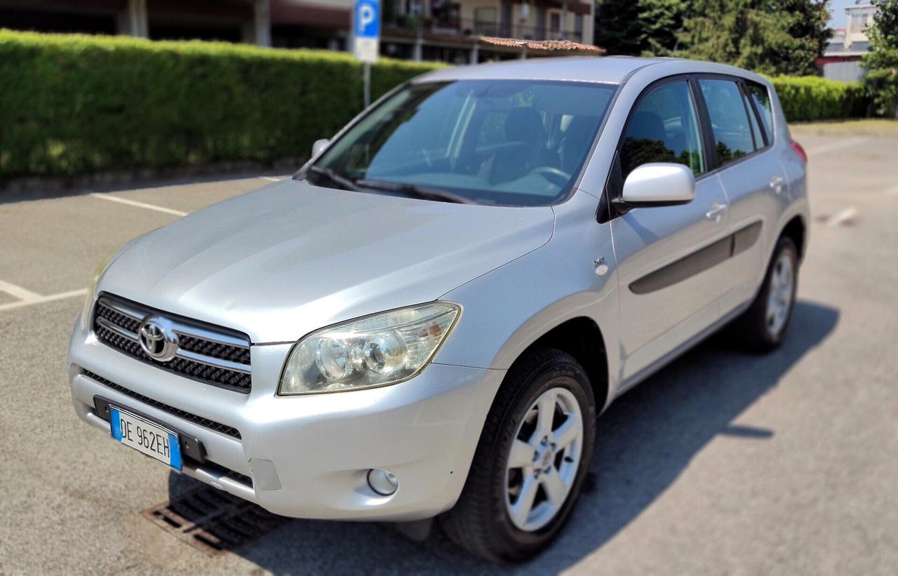 Toyota RAV 4 2.2 D-4D 136 CV Luxury