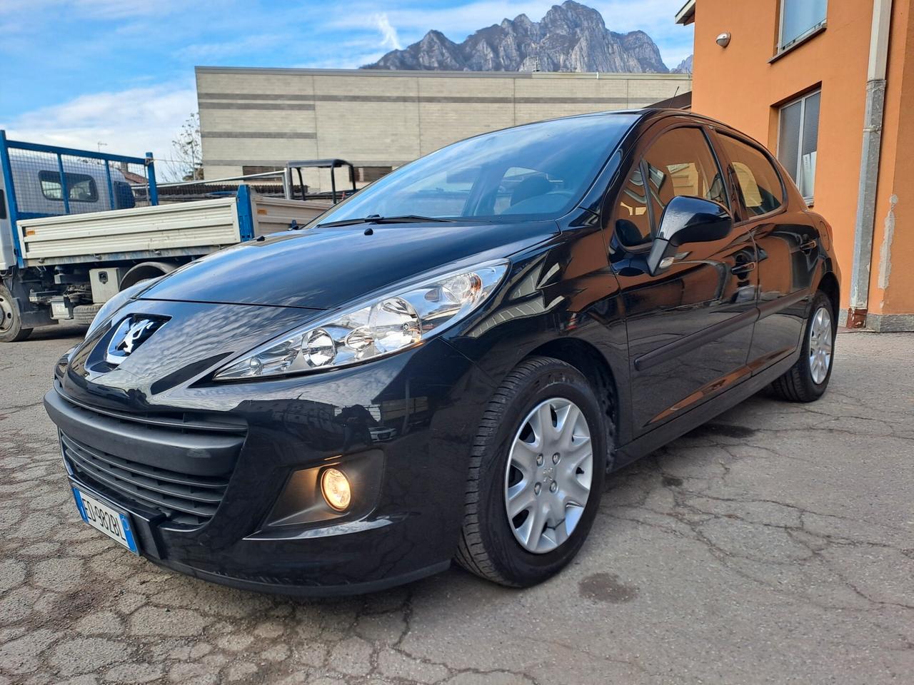 PEUGEOT 207 1.4 BENZINA *OK NEOPATENTATI*