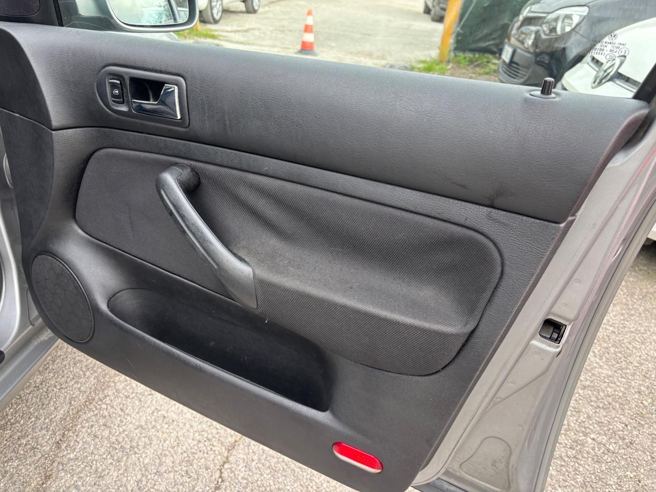 Volkswagen Golf 1.6 5 porte Highline OK NEOPATENTATI