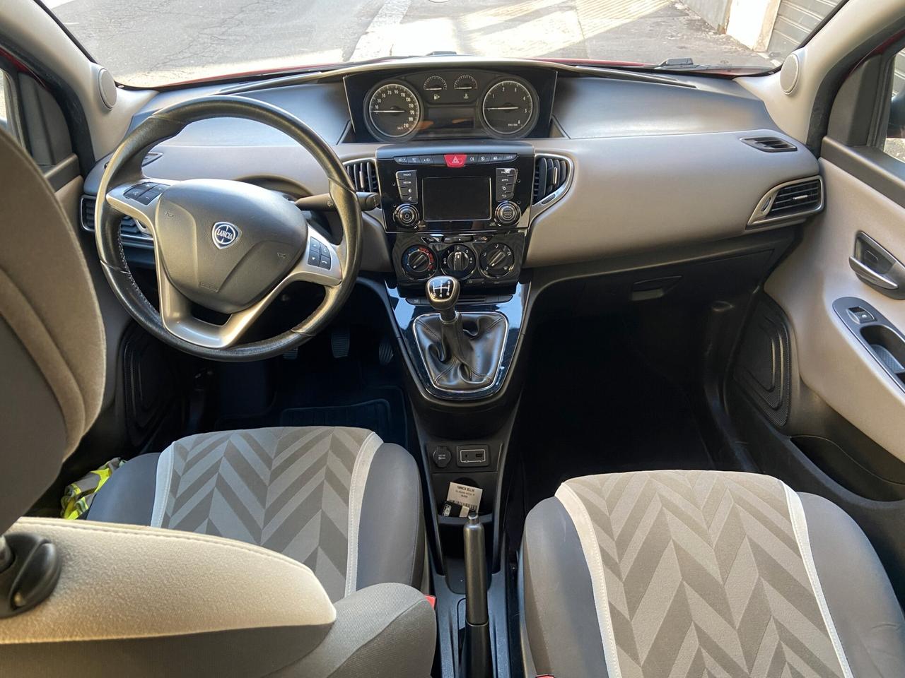 Lancia Ypsilon 1.3 MJT 16V 95 CV 5 porte S&S Silver
