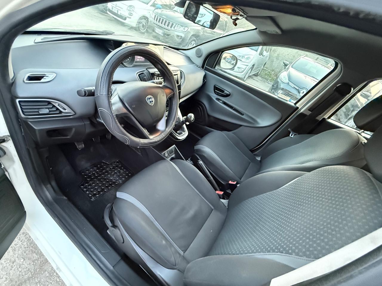 Lancia Ypsilon 0.9 TwinAir 85 CV 5 porte Metano Ecochic Platinum