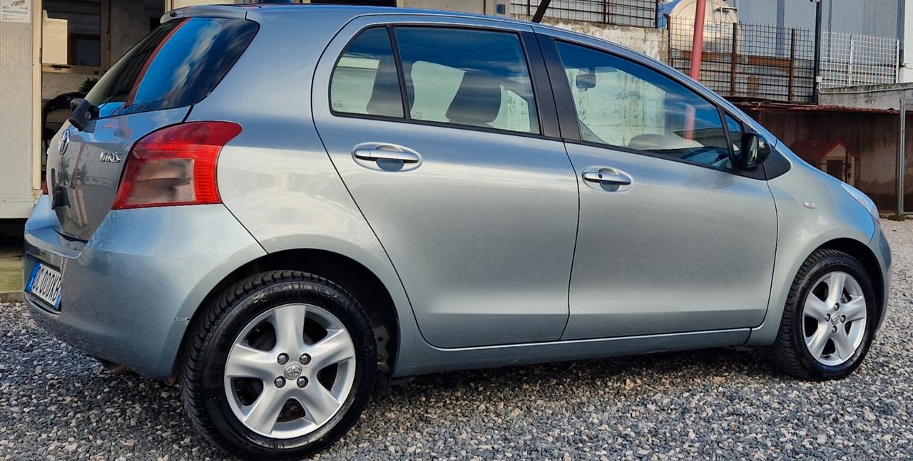 Toyota Yaris 1.3 5 porte Sol automatica