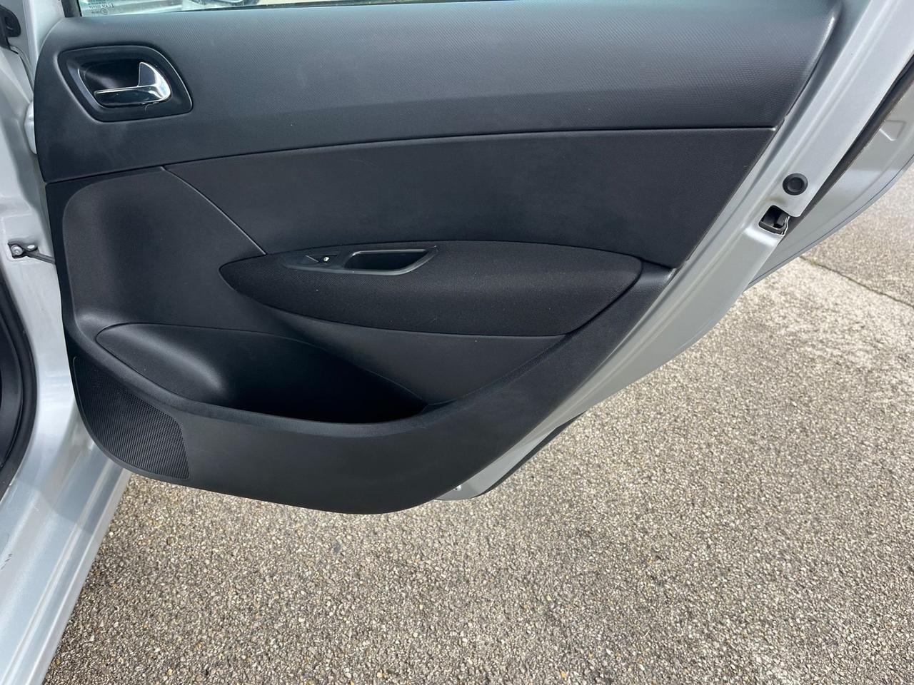 Peugeot 308 1.6 HDi 110CV 5p. Féline (6 Marce)