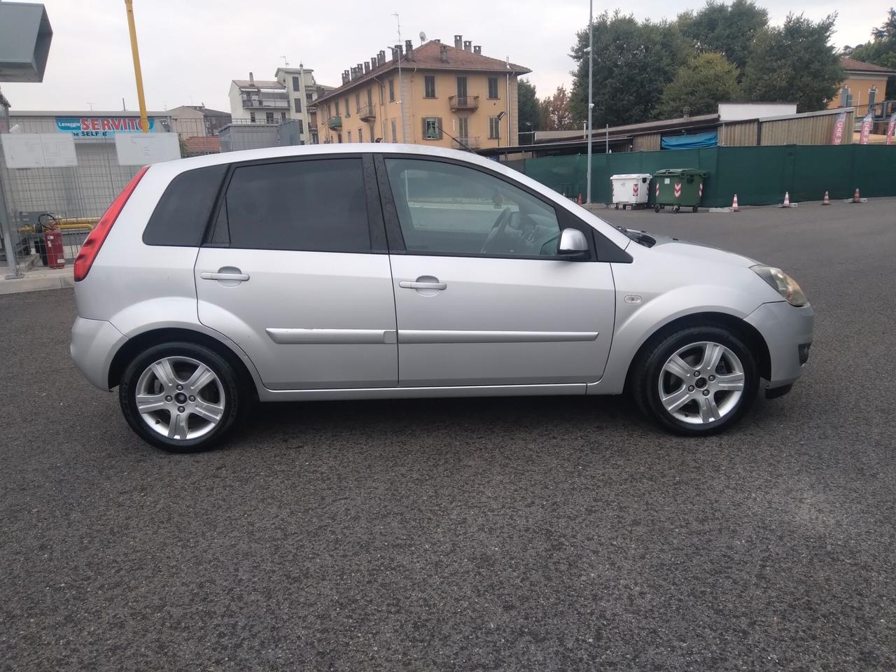 Ford Fiesta 1.2 16V 75cv 5p titanium