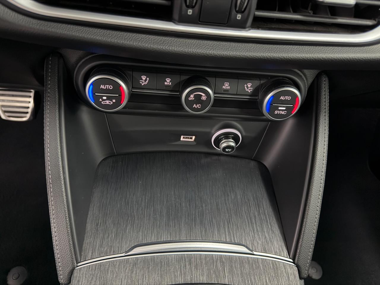 Alfa Romeo Stelvio 2.2 TD 160 CV SUPER BUSINESS NAVI RETROCAMERA SENSORI ANTERIORI E POSTERIORI PERFETTA UNIPRO'