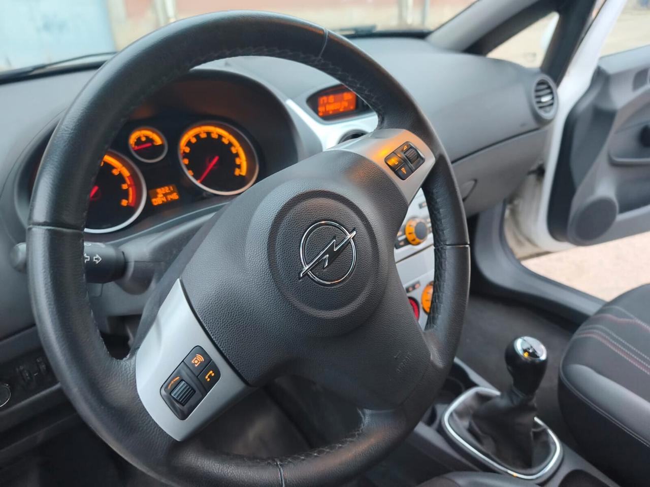 Opel Corsa 2012---1.0 Benzina Neopatentati
