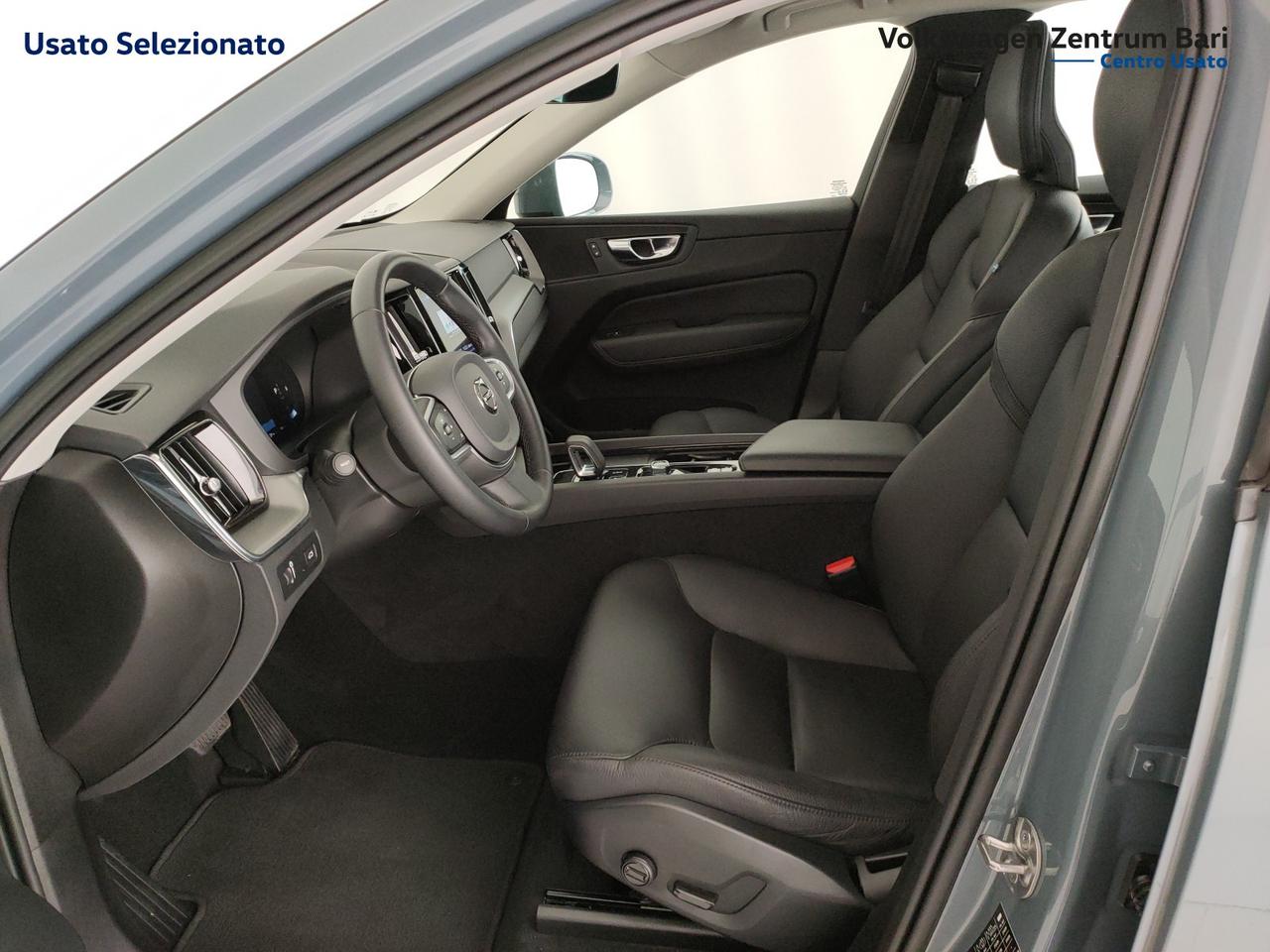 Volvo XC60 2.0 b4 momentum pro awd auto