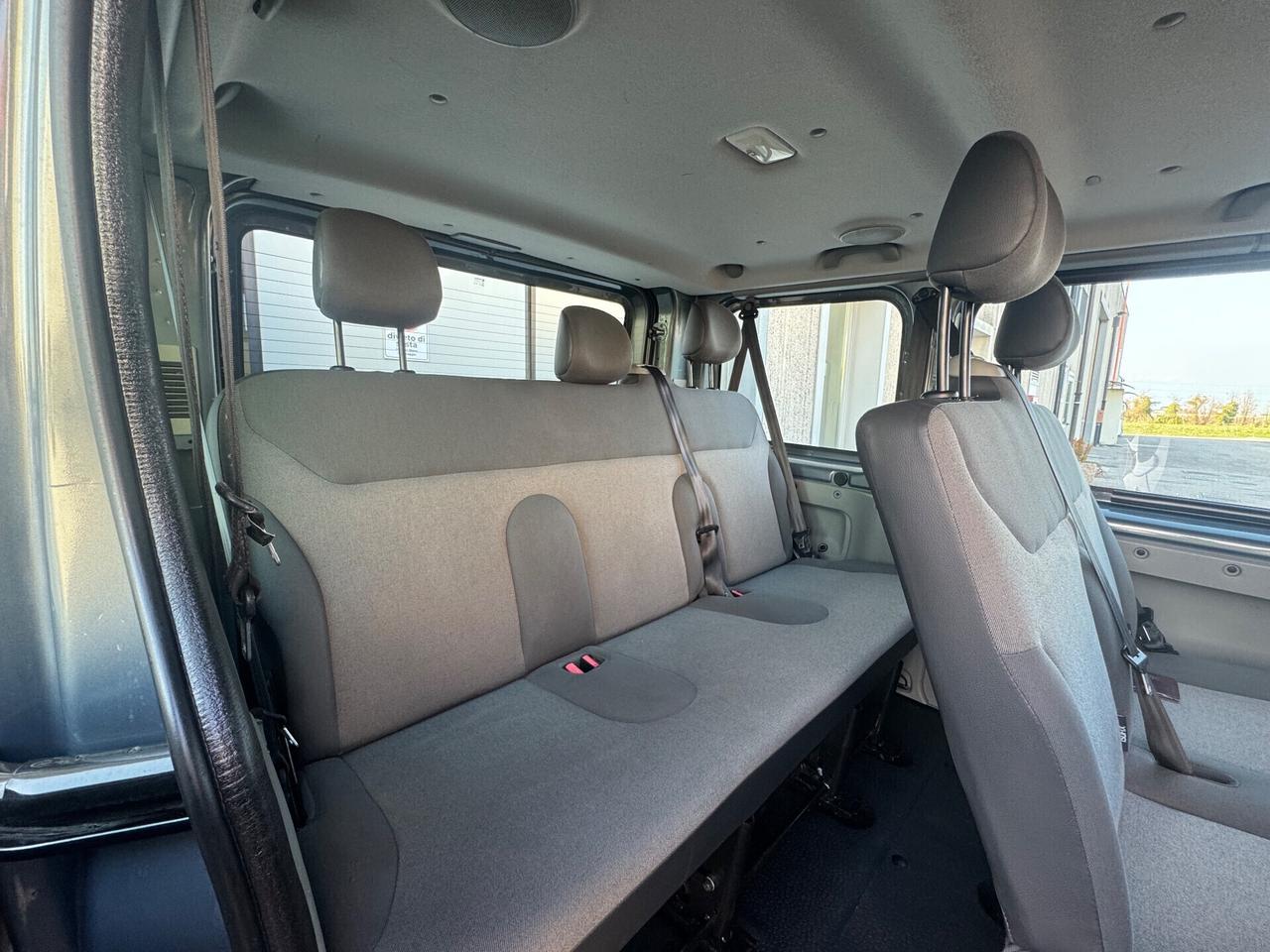 Renault Trafic 2.0 dci 9 posti