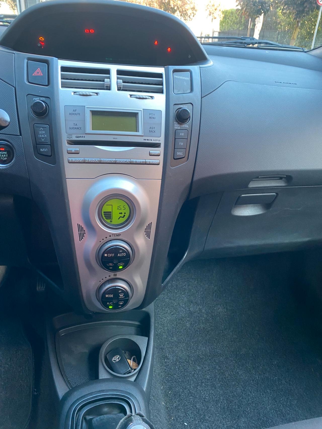 Toyota Yaris 1.0 5 porte Sol